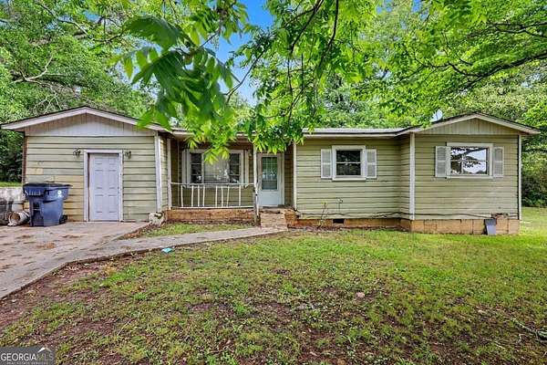 2.5 Acres of Land with Home for Sale in Grantville, Georgia
