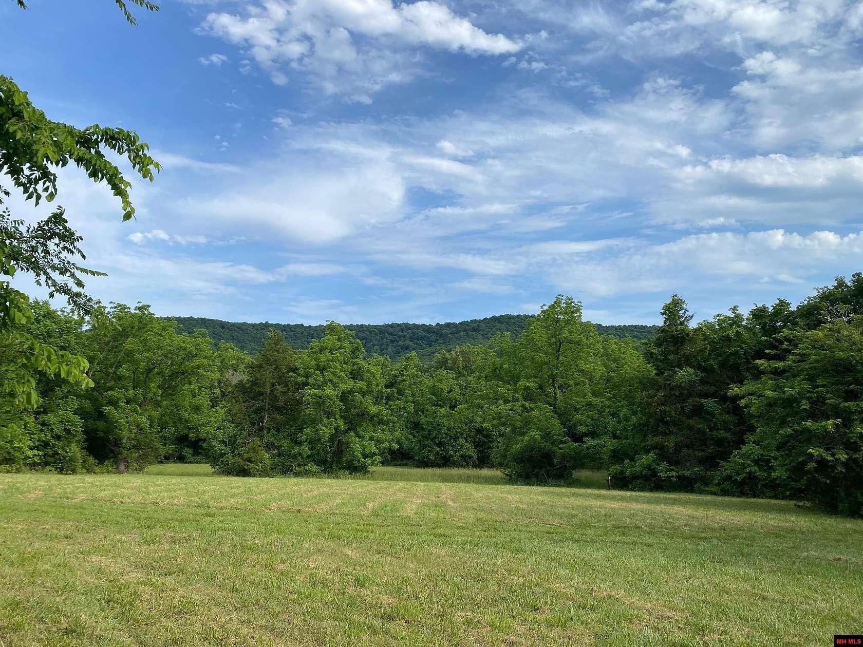 1.58 Acres of Residential Land for Sale in Flippin, Arkansas