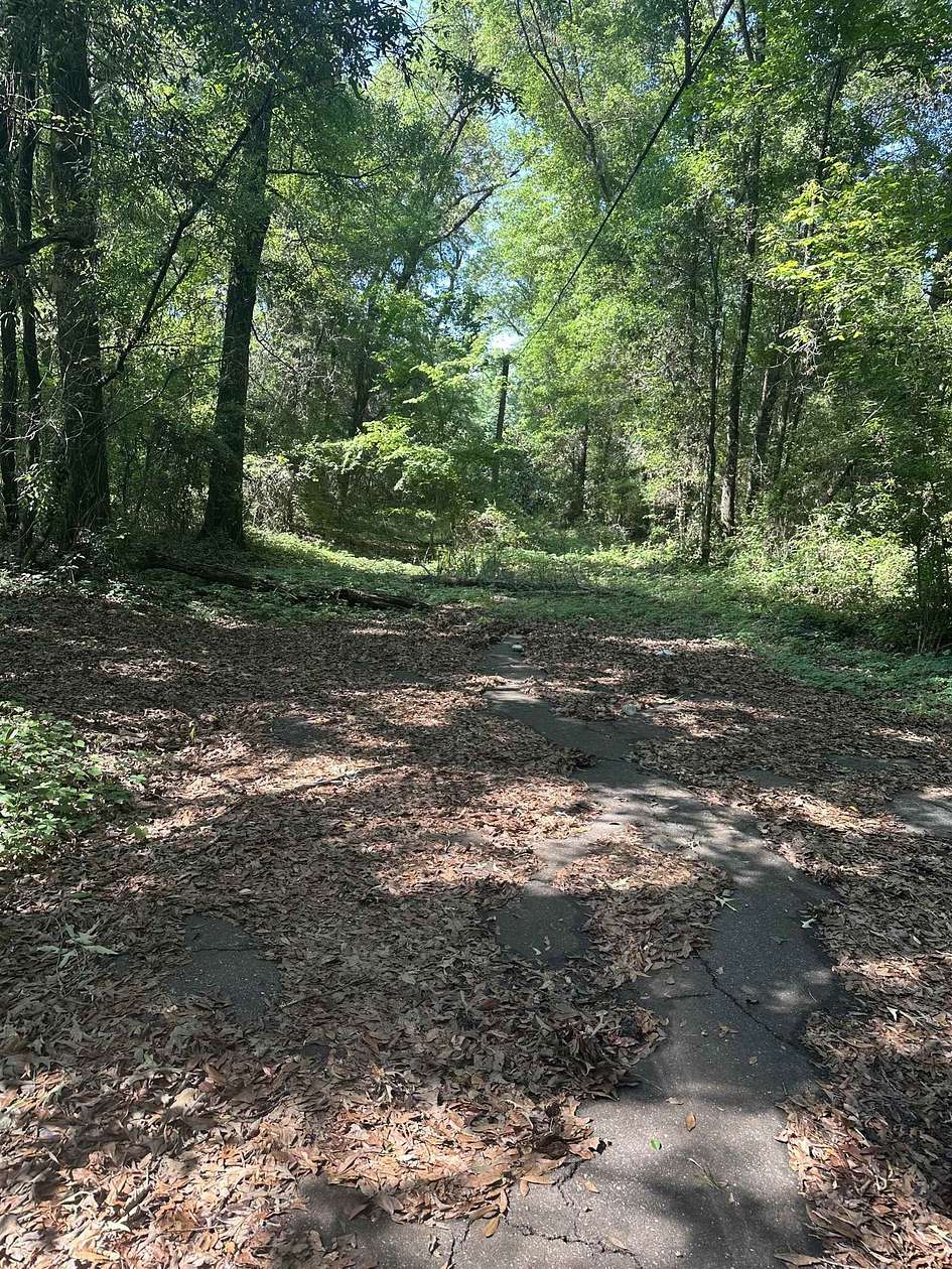 1.6 Acres of Residential Land for Sale in Quincy, Florida