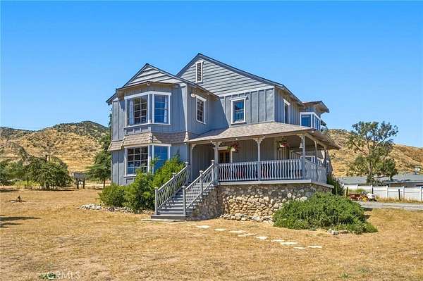 2.56 Acres of Land with Home for Sale in Agua Dulce, California