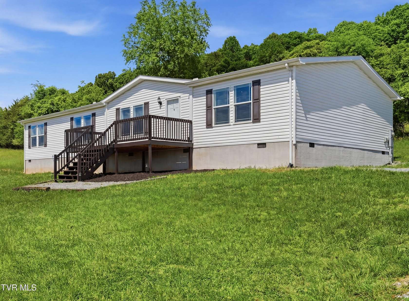 10.1 Acres of Land with Home for Sale in Jonesborough, Tennessee