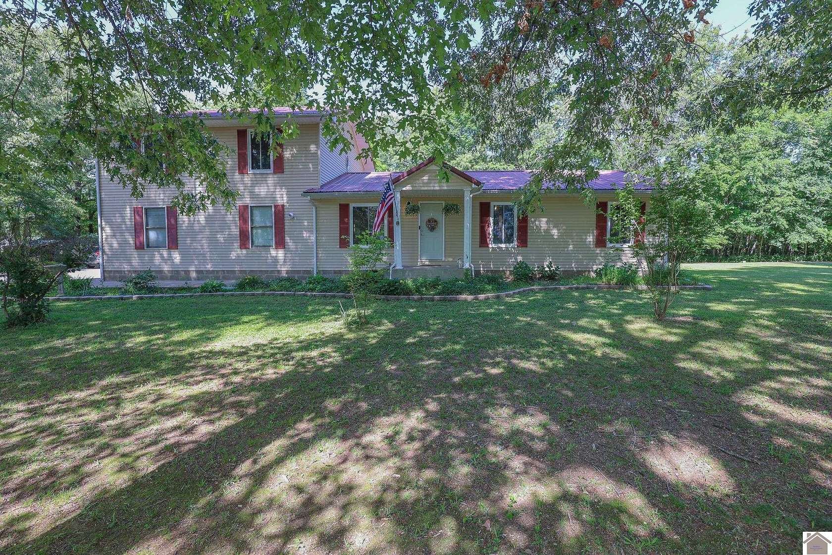 1.73 Acres of Land with Home for Sale in Paducah, Kentucky
