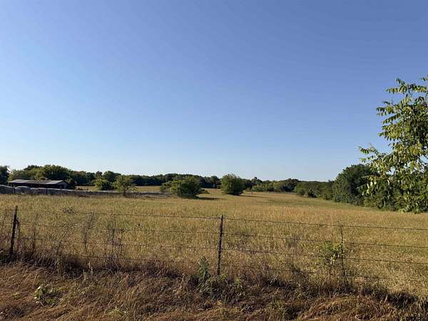22 Acres of Agricultural & Residential Land for Sale in Mount Pleasant, Texas