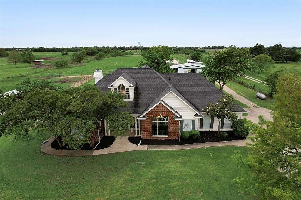 6.27 Acres of Land with Home for Sale in Kaufman, Texas