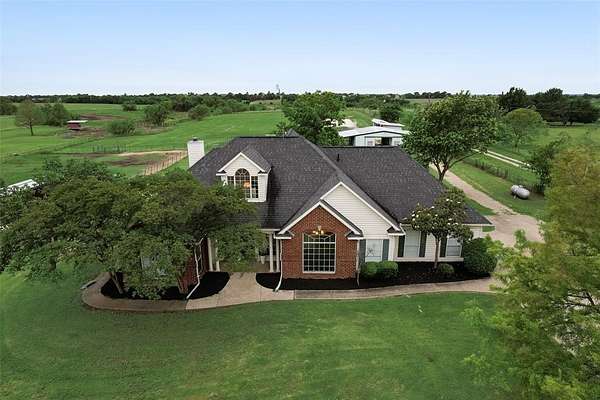 6.27 Acres of Land with Home for Sale in Kaufman, Texas