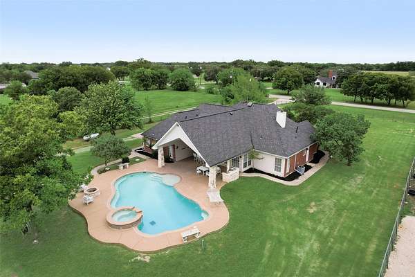 6.27 Acres of Land with Home for Sale in Kaufman, Texas