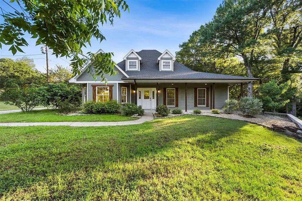 2 Acres of Land with Home for Sale in Waxahachie, Texas