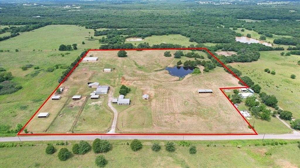 20 Acres of Land with Home for Sale in Whitesboro, Texas