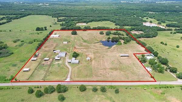 20 Acres of Land with Home for Sale in Whitesboro, Texas