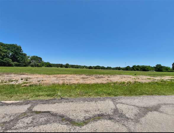 2 Acres of Residential Land for Sale in Blossom, Texas