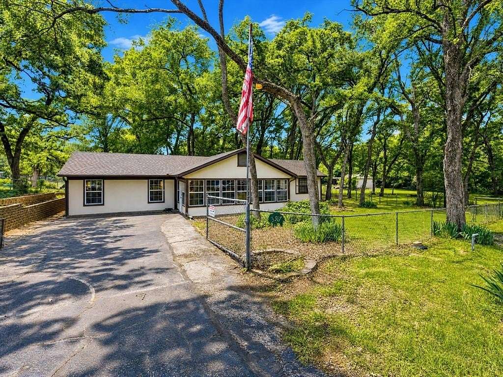 1.53 Acres of Land with Home for Sale in Alvarado, Texas