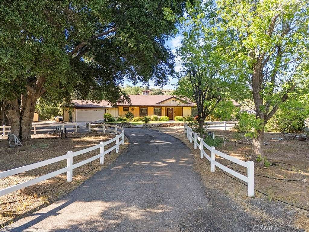 2.58 Acres of Land with Home for Sale in Agua Dulce, California