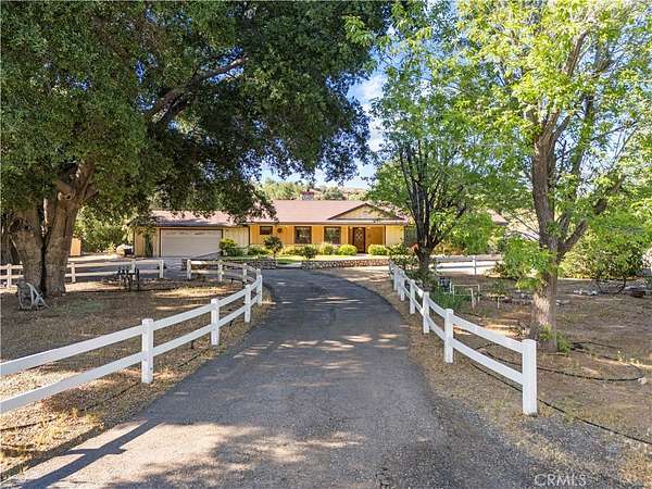 2.58 Acres of Land with Home for Sale in Agua Dulce, California