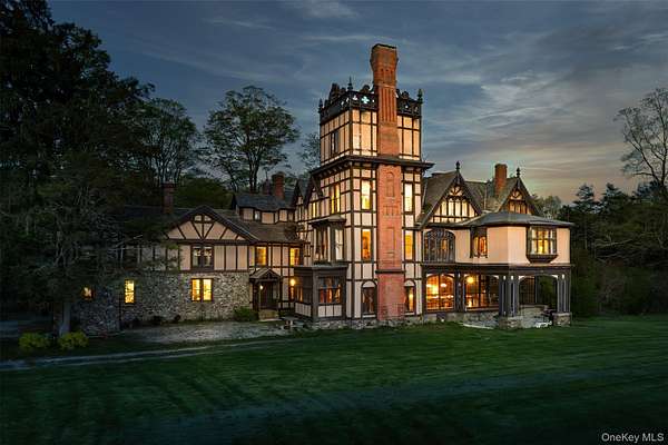 25.5 Acres of Recreational Land with Home for Sale in Pawling, New York