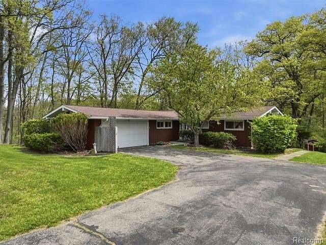 2 Acres of Land with Home for Sale in Green Oak Township, Michigan