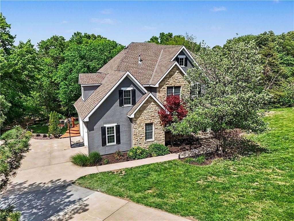 3.2 Acres of Land with Home for Sale in Kansas City, Kansas