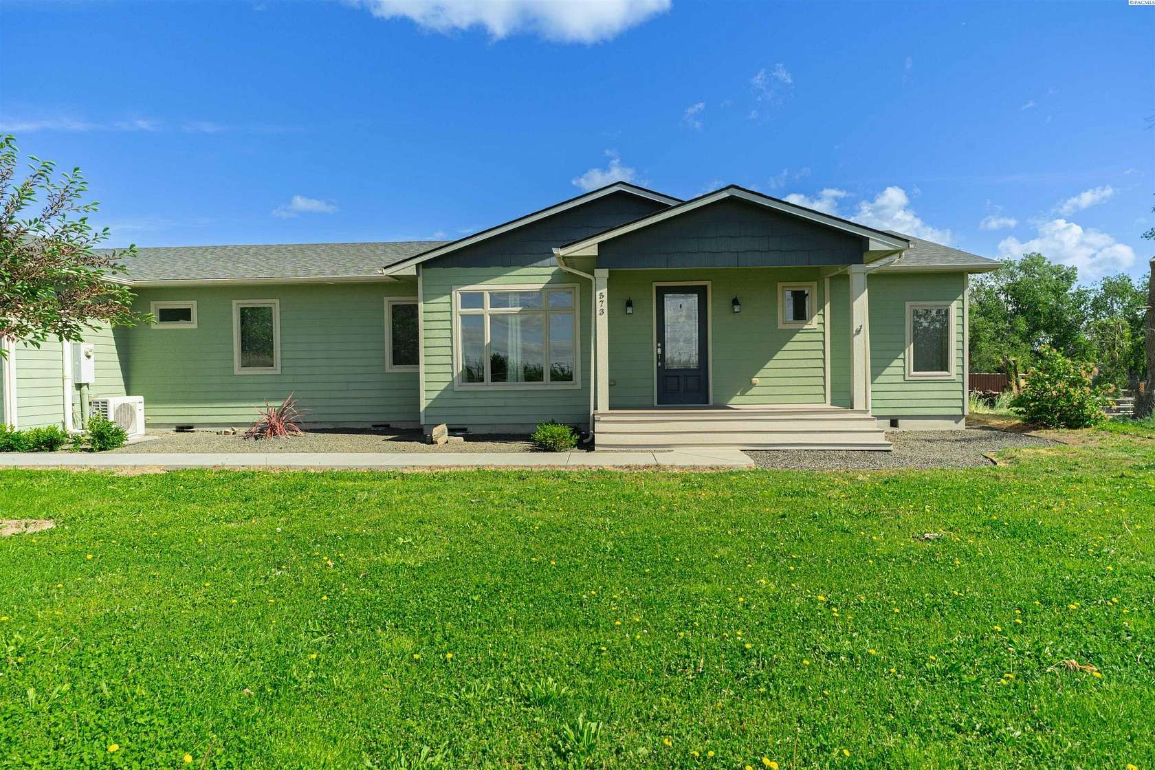 1.5 Acres of Land with Home for Sale in Burbank, Washington