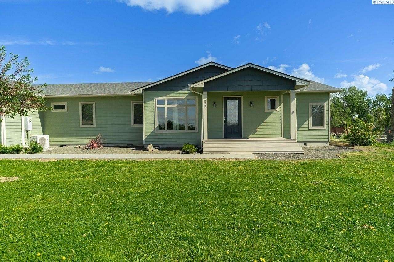 1.5 Acres of Land with Home for Sale in Burbank, Washington