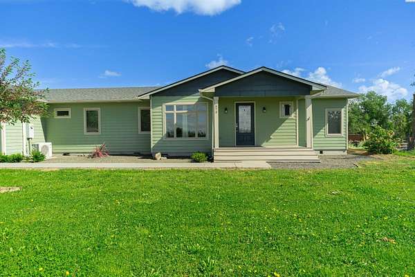 1.5 Acres of Land with Home for Sale in Burbank, Washington