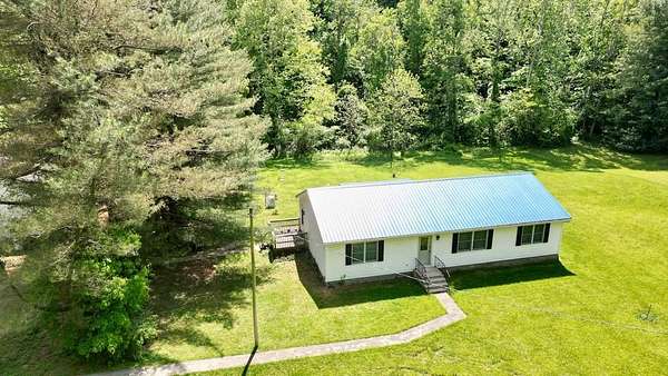 8 Acres of Land with Home for Sale in Chillicothe, Ohio