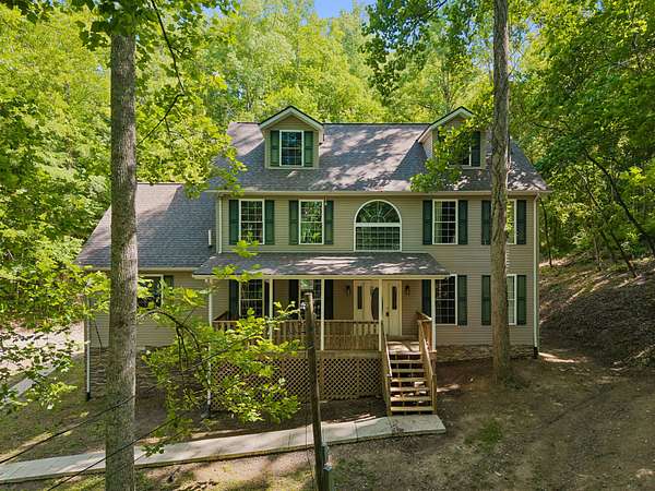 22 Acres of Recreational Land with Home for Sale in Nashville, Tennessee