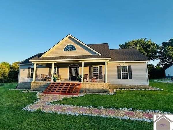10 Acres of Land with Home for Sale in Wickliffe, Kentucky