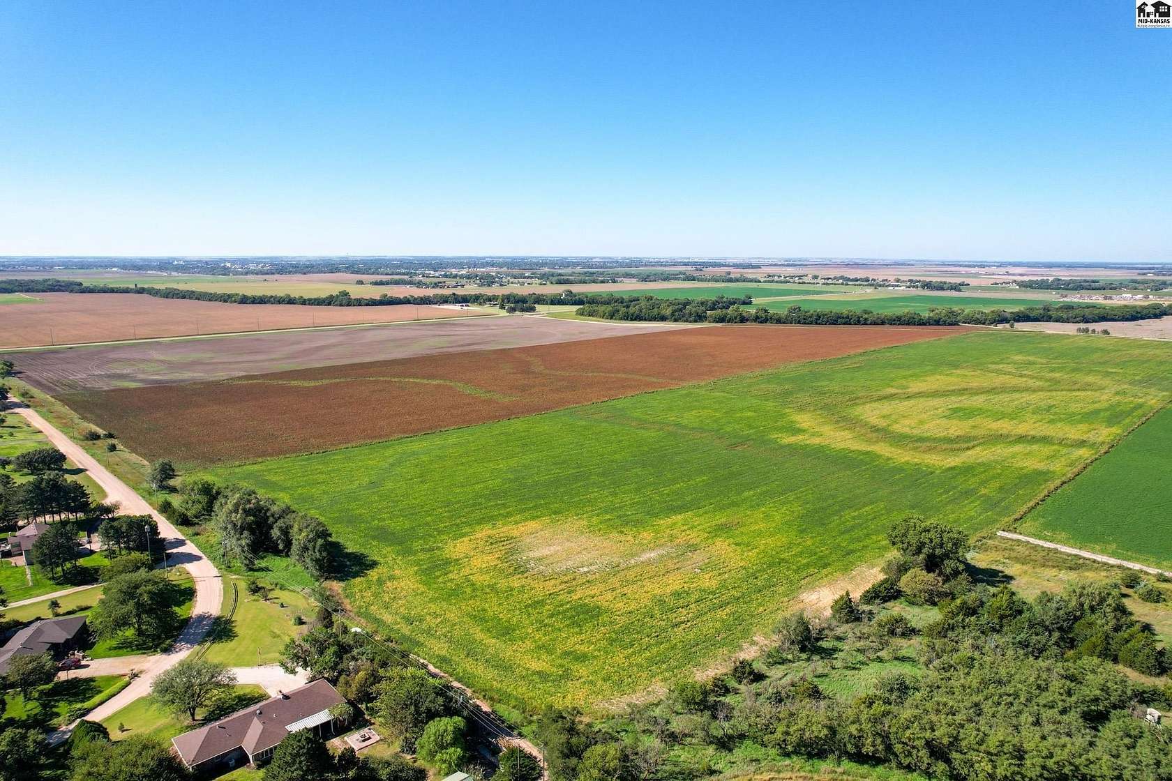 23 Acres of Agricultural & Residential Land for Sale in Great Bend, Kansas