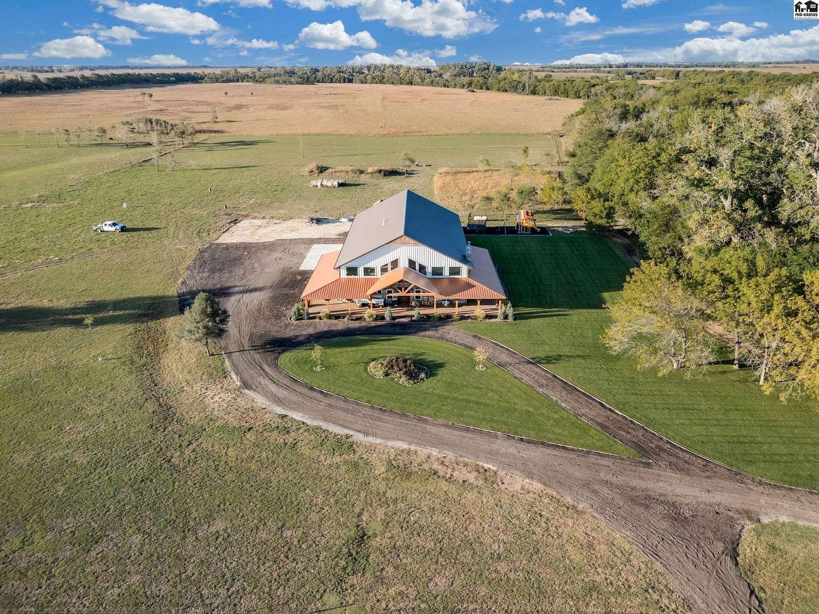 160 Acres of Land with Home for Sale in Partridge, Kansas