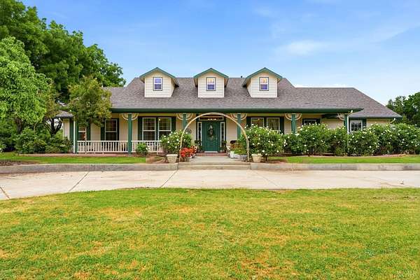 10.7 Acres of Land with Home for Sale in Lemoore, California