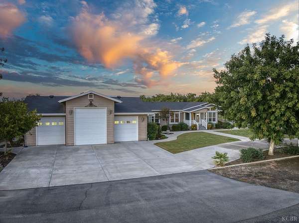 5 Acres of Land with Home for Sale in Laton, California