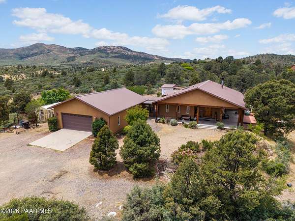 2 Acres of Land with Home for Sale in Peeples Valley, Arizona