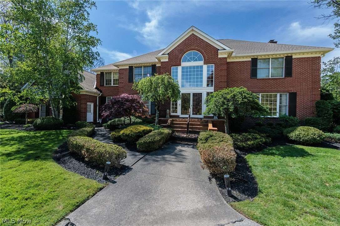2.67 Acres of Land with Home for Lease in Moreland Hills, Ohio