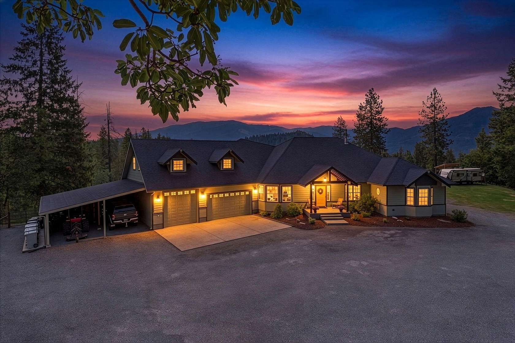 20 Acres of Recreational Land with Home for Sale in Grants Pass, Oregon