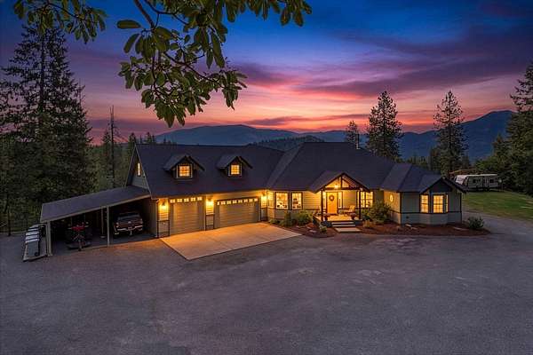 20 Acres of Recreational Land with Home for Sale in Grants Pass, Oregon