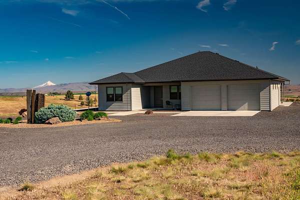 80.3 Acres of Agricultural Land with Home for Sale in Madras, Oregon