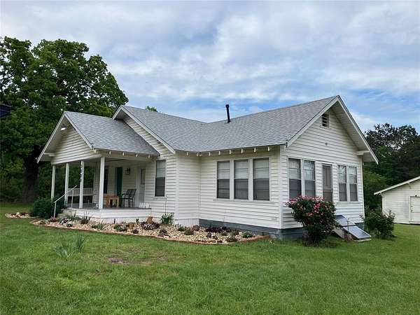3.82 Acres of Land with Home for Sale in Jacksonville, Texas