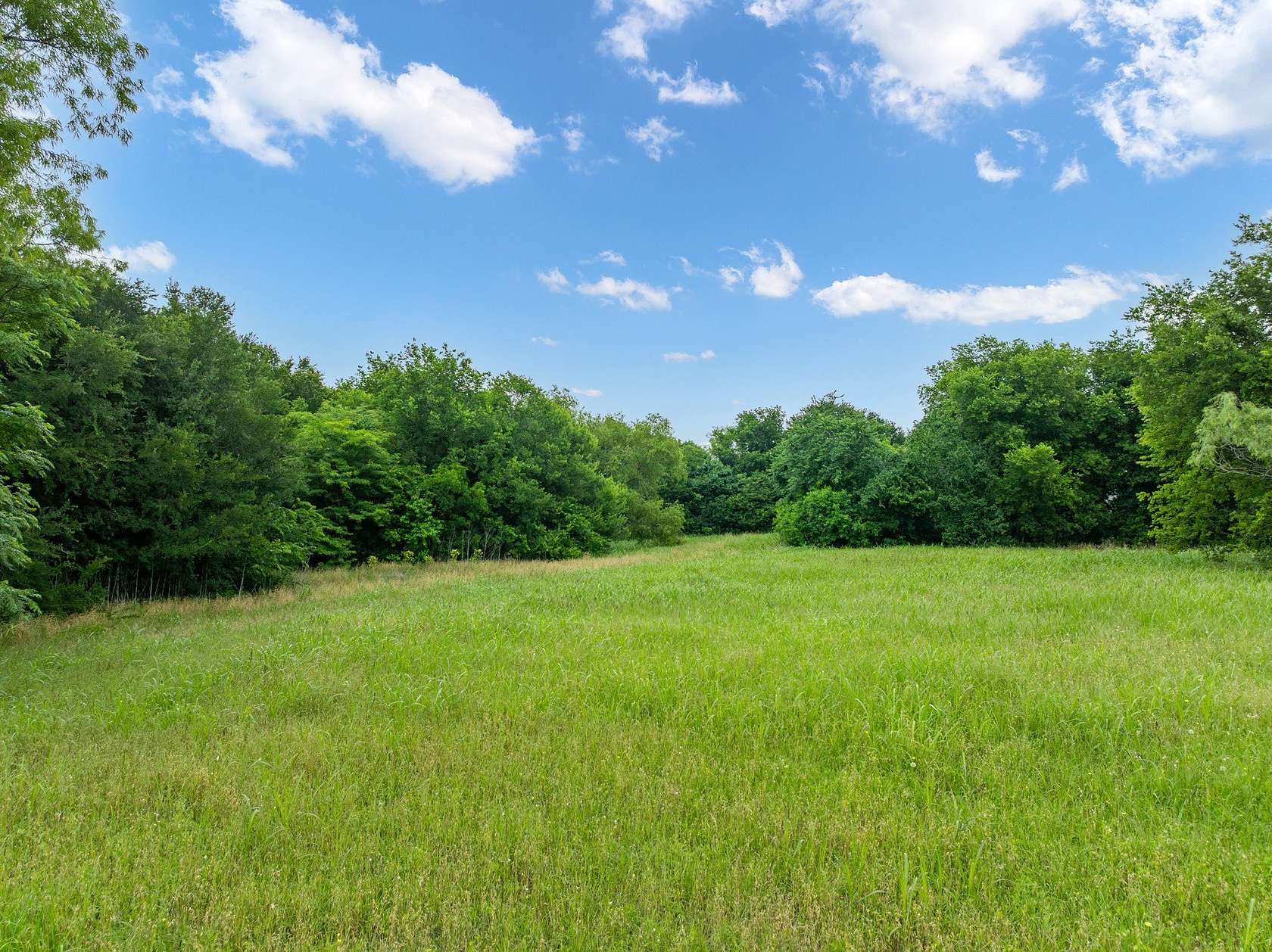 2 Acres of Mixed-Use Land for Sale in Hillsboro, Texas