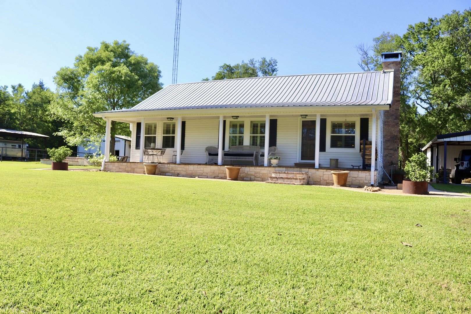 4 Acres of Land with Home for Sale in Ivanhoe, Texas