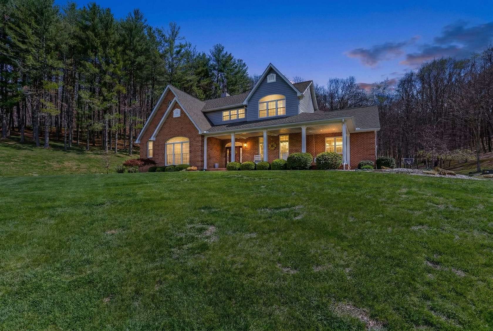 178 Acres of Land with Home for Sale in Chillicothe, Ohio