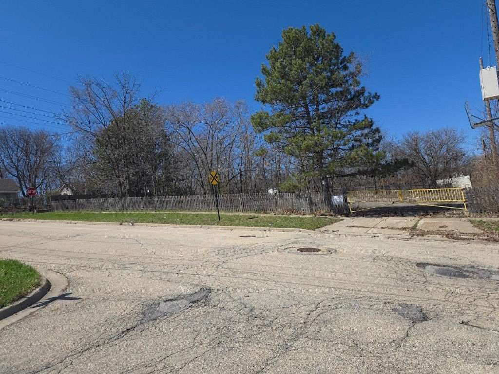 0.2 Acres of Mixed-Use Land for Sale in Elgin, Illinois