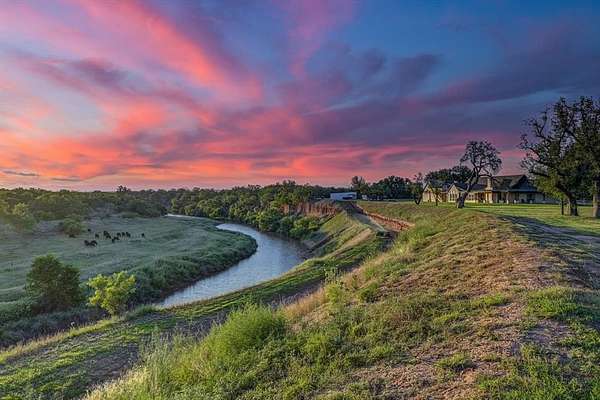 515 Acres of Land with Home for Sale in Brookesmith, Texas