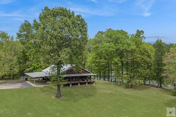 13.3 Acres of Land with Home for Sale in Texarkana, Arkansas