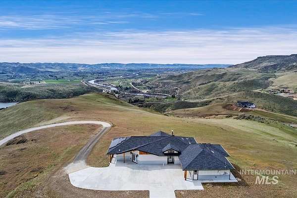 40.5 Acres of Land with Home for Sale in Emmett, Idaho