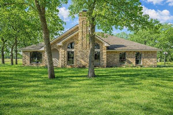 27 Acres of Land with Home for Sale in Elm Mott, Texas