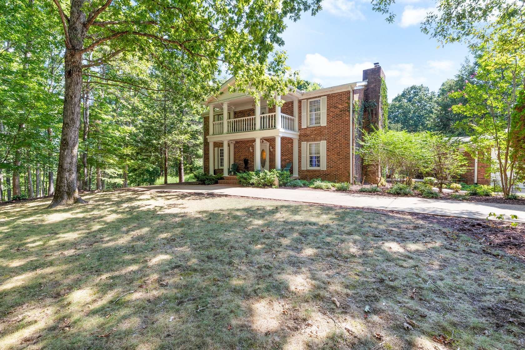 10 Acres of Recreational Land with Home for Sale in McEwen, Tennessee