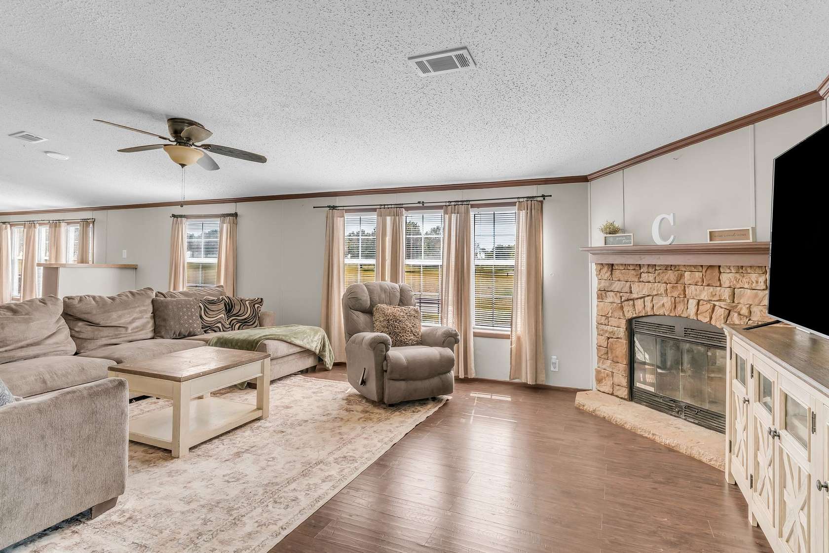 2.42 Acres of Land with Home for Sale in Bethpage, Tennessee