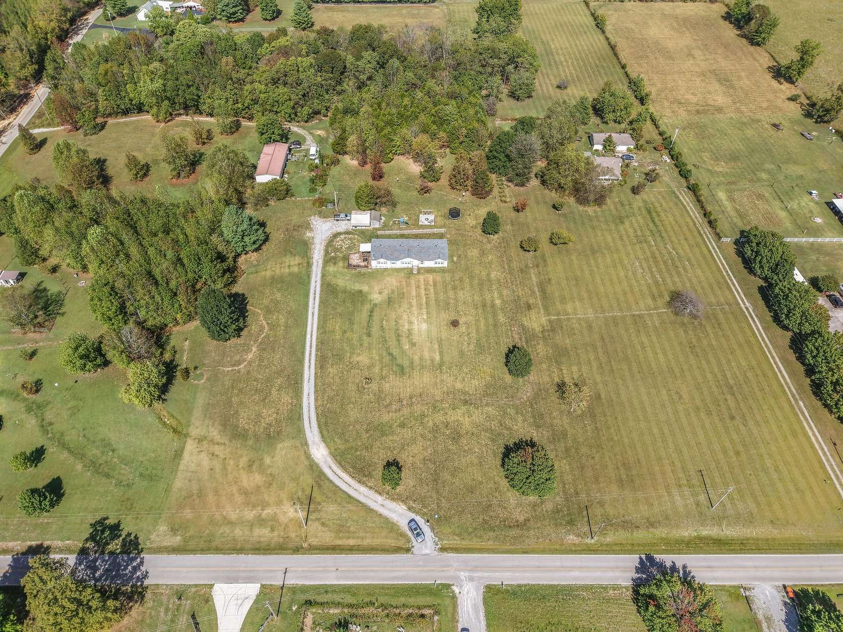 2.42 Acres of Land with Home for Sale in Bethpage, Tennessee