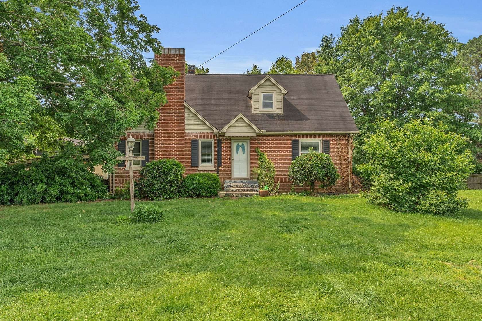 21.9 Acres of Land with Home for Auction in Portland, Tennessee