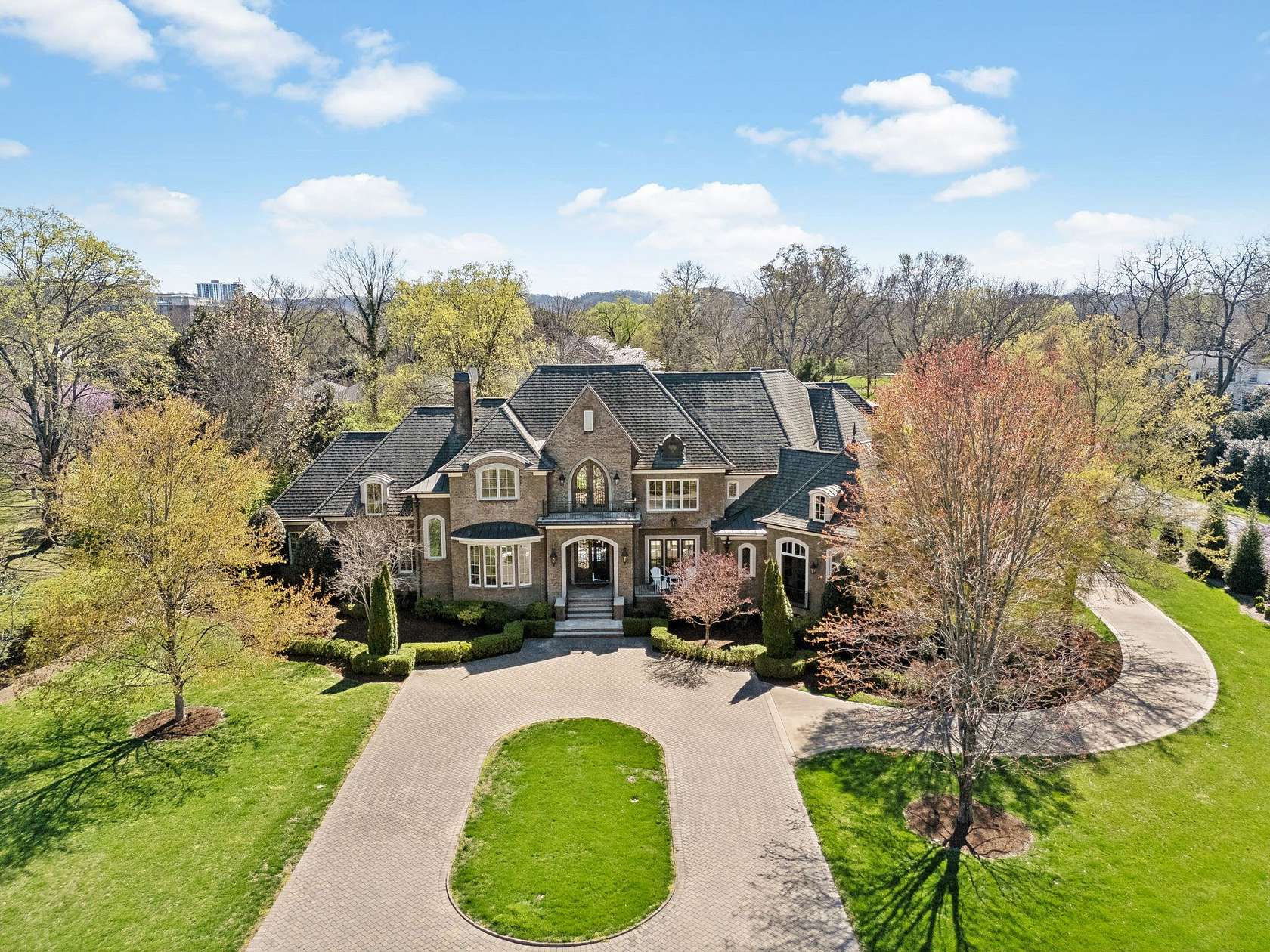 1.5 Acres of Land with Home for Sale in Nashville, Tennessee