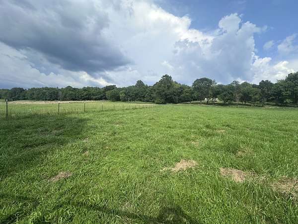 22 Acres of Land for Sale in Dover, Tennessee